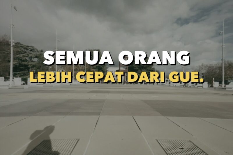 Place des Nations di Jenewa dengan orang-orang berjalan di kejauhan