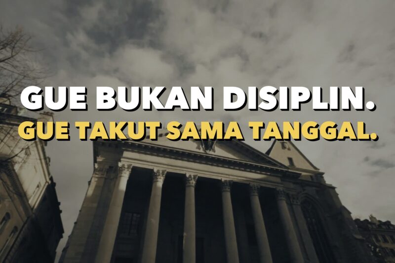 Bangunan berpilar di Jenewa dengan langit mendung