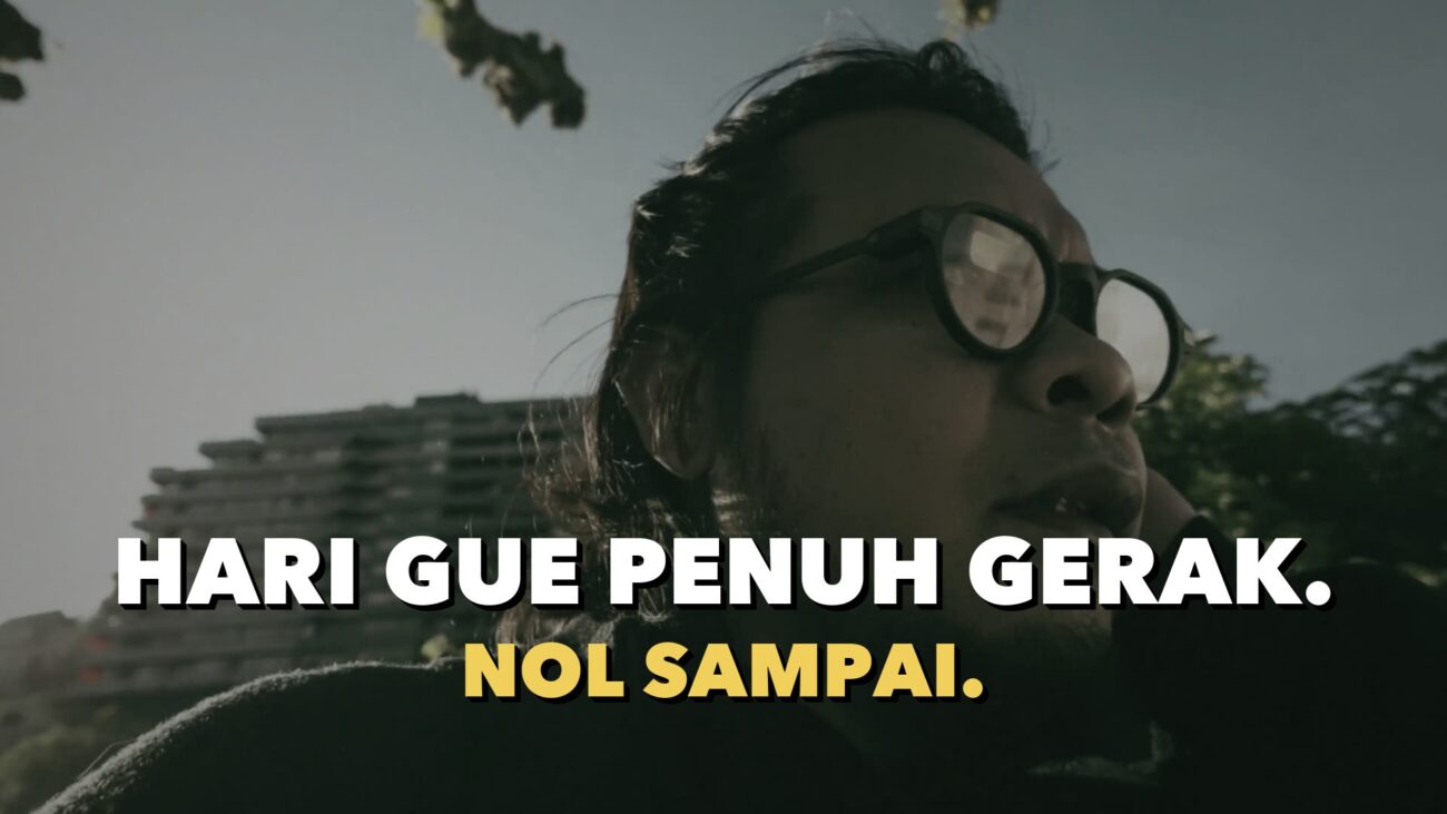 Peron stasiun di Jenewa dengan kereta yang sedang lewat