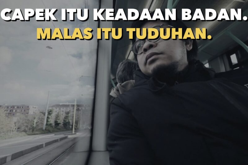 Duduk sendirian di halte di Jenewa